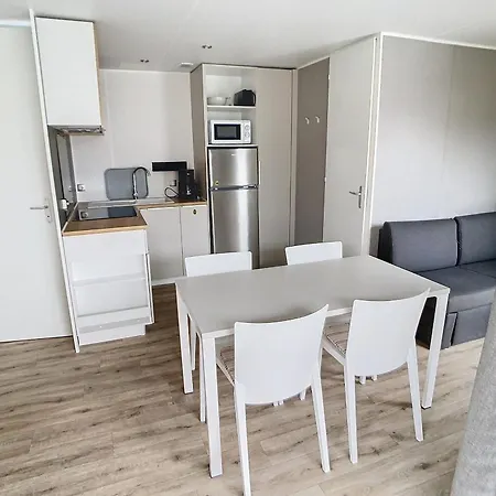 Holiday home Mobil-home Luxe A Jullouville: 200m Plage, Piscine Chauffee, 4 Pers, Parking, Wi-fi Inclus - Fr-1-361a-34 Jullouville-les-Pins