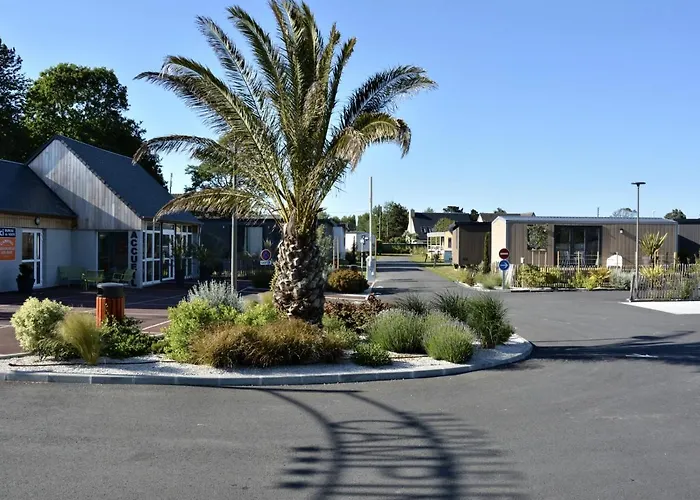 Hébergement de vacances Mobil-home Luxe à Jullouville: 200m Plage, Piscine Chauffée, 4 Pers, Parking, Wi-fi Inclus - Fr-1-361a-34 *