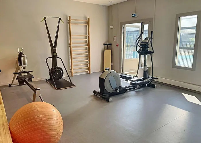 Mobil-home Luxe à Jullouville: 200m Plage, Piscine Chauffée, 4 Pers, Parking, Wi-fi Inclus - Fr-1-361a-34