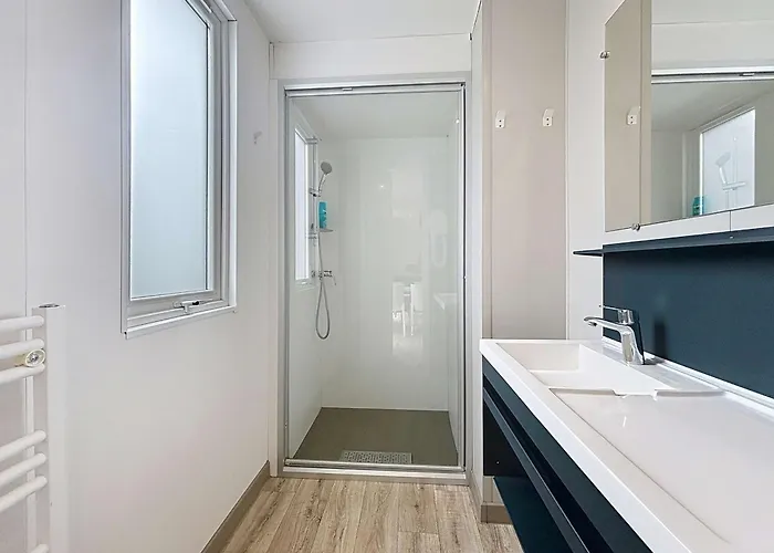 Mobil-home Luxe à Jullouville: 200m Plage, Piscine Chauffée, 4 Pers, Parking, Wi-fi Inclus - Fr-1-361a-34 * Jullouville